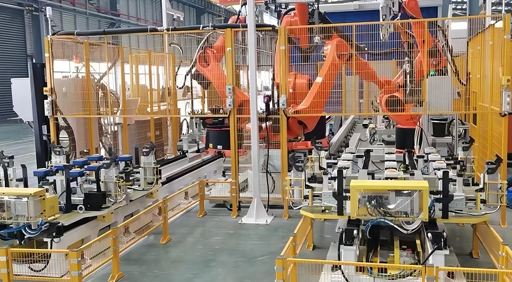 汽车中的单个部件可重达二三百公斤，搬运和a组装便不可能依靠靠2-3个人工去完成，这部分工作交给机械手臂，轻松高效。一辆汽车的焊接点多达四五百处，假设每天生产一百辆汽车，焊接的工作量就非常惊人。镭普森自动焊接设备配合机器人完成自动焊接，焊缝充填。汽车生产中的大部分工作均可实现自动化，镭普森可根据企业需求提供单工位至全工位的智能制造方案，企业人员仅需完成一些简单轻巧的任务便可。