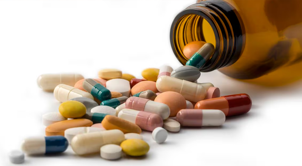 医药制造行业作为国民经济的重要行业，正随着我国经济的快速增长而面临着日新月异的变化。从过去单纯的国有企业一统天下的局面，现在已经发展到“百花齐放”。因药品形式多样化，例胶囊、片剂、丸剂、粉剂、液体等，人工灌装已无法满足企业需求。镭普森不但在粉剂/液体灌装生产线和计数包装生产线大显身手，在装箱转运方面也可提供自动化解决方案。